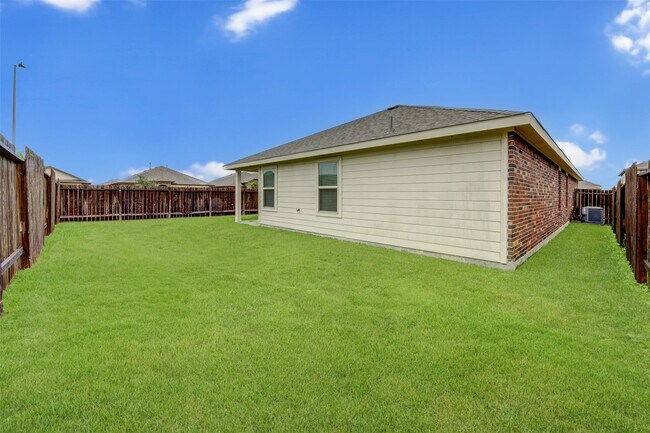 Building Photo - 8002 Carillon Way