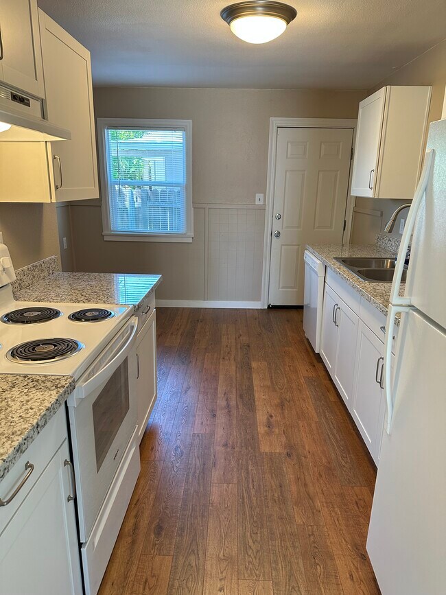 Building Photo - 230 Laurel St