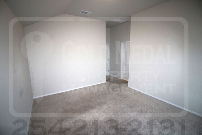 Building Photo - 335 Black Opal Dr