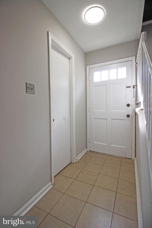 Building Photo - 6530 Yadkin Ct