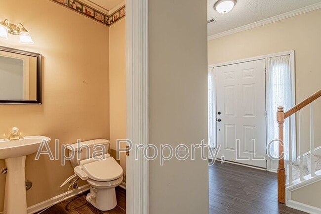 Building Photo - 8 Cotter Ln