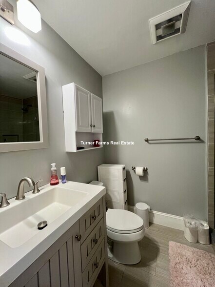 Building Photo - 92 Calumet St