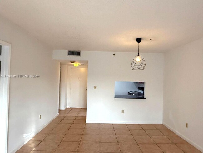 Building Photo - 1470 NE 123rd St