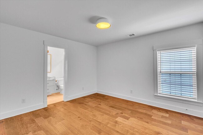 Building Photo - 158 Bluffside Cir