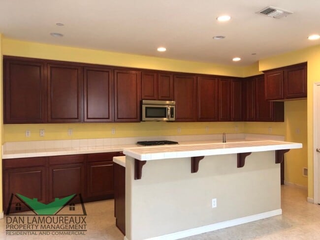 Building Photo - Two story in Springlake Community FOR RENT