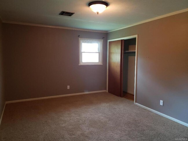 Building Photo - 1203 Oates Rd