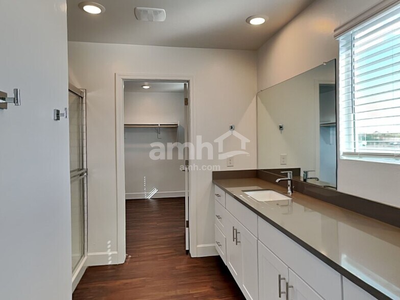 Building Photo - 6127 W Calle Bilboa