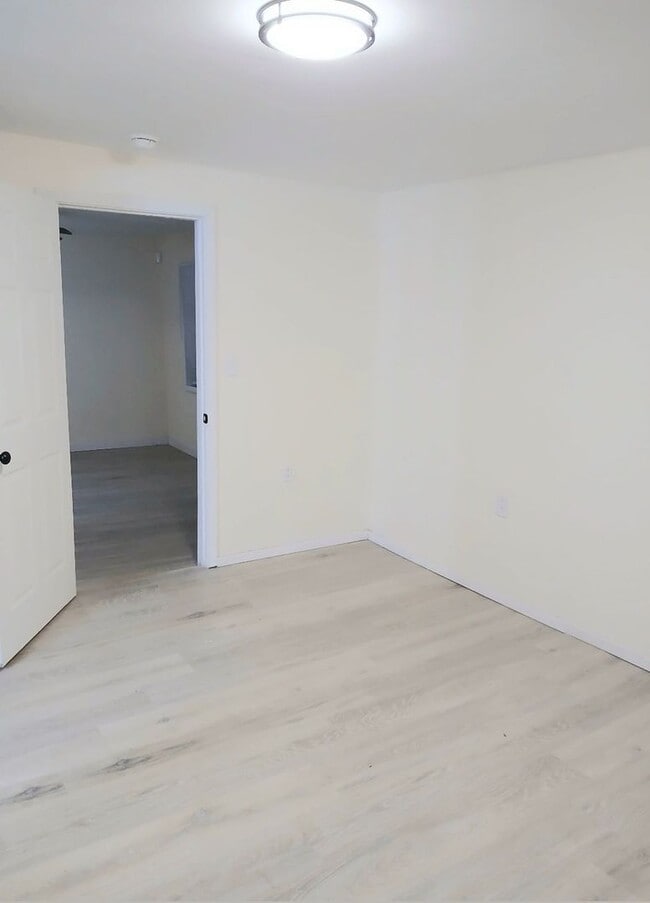 Building Photo - 408 Bowen Ave