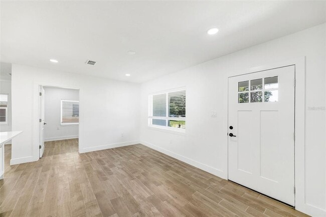 Building Photo - 2318 S Hubert Ave