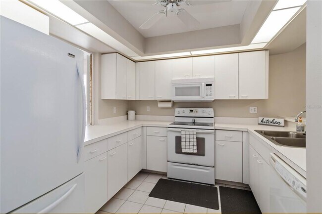 Building Photo - 880 Bird Bay Dr W