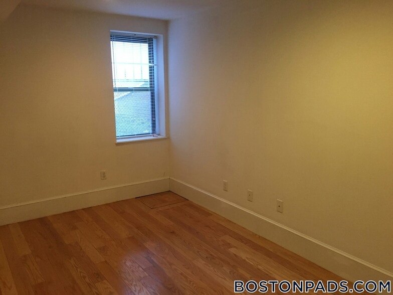 Building Photo - 64 Louis Prang St