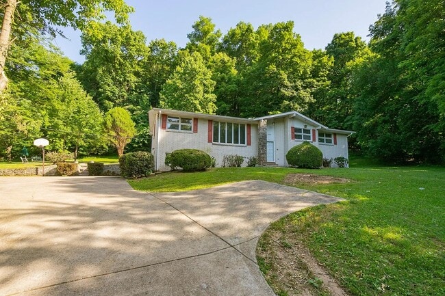 Building Photo - Brentwood Oasis: 3 Bed, 2 Bath Home on 5+ ...
