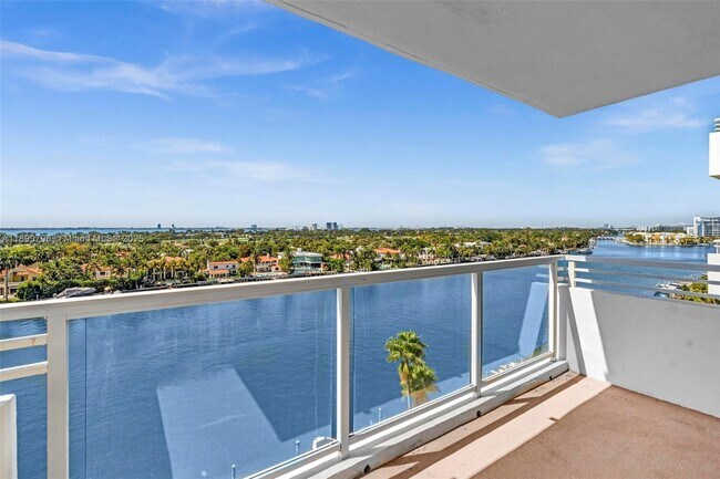 Building Photo - 5600 Collins Ave