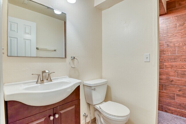 Building Photo - Fantic Home In Villege Seven For Rent