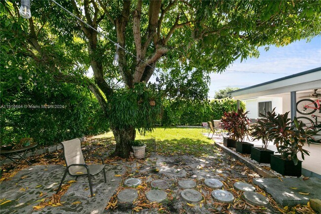 Building Photo - 9981 SW 13th Ter