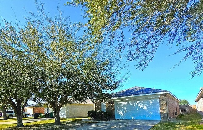 Building Photo - 5203 Panay Park Dr