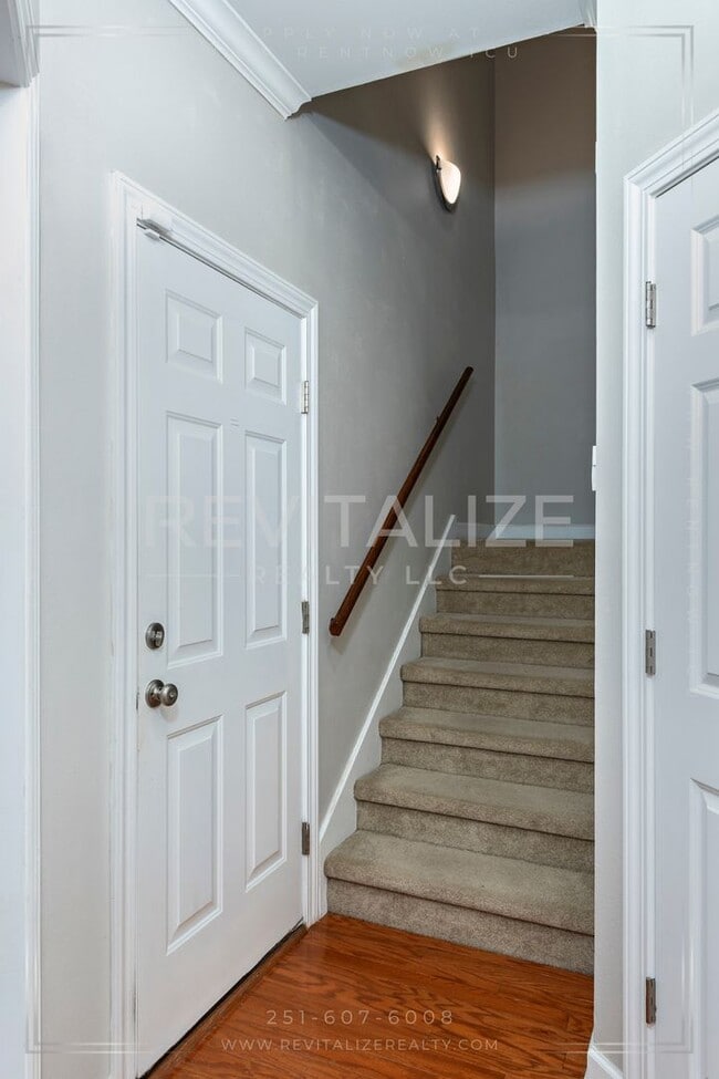 Building Photo - 3 Bed 3 Bath Townhome in West Mobile