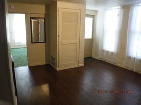 Building Photo - 116 S G St