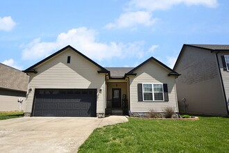 Building Photo - Pet Friendly Three Bedroom!