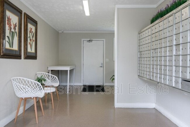 Building Photo - 5874 Century Oaks Dr