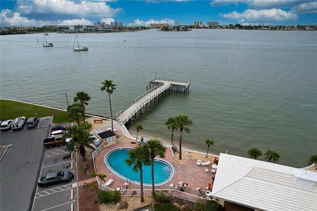 Building Photo - 4650 Cove Cir