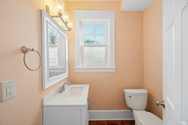 Building Photo - Spacious Corner-Lot Home on Carolina Ave