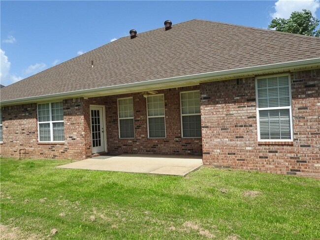 Building Photo - 3804 SW Kestrel Dr