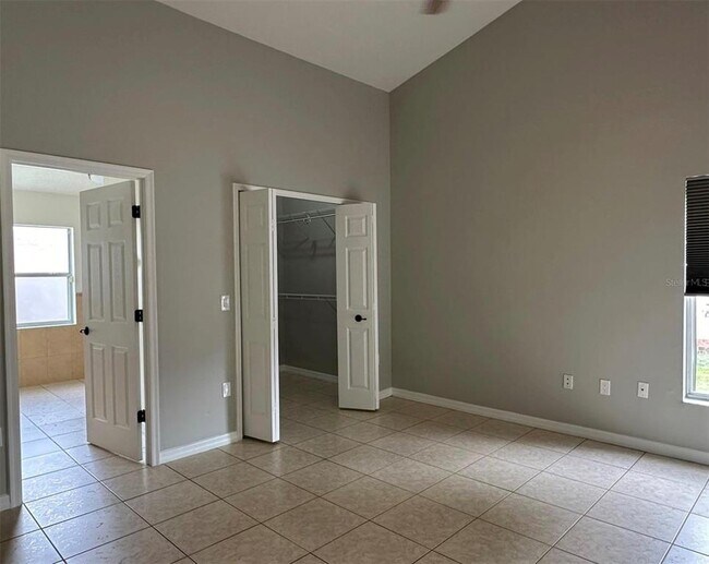 Building Photo - 10707 Flycast Cir