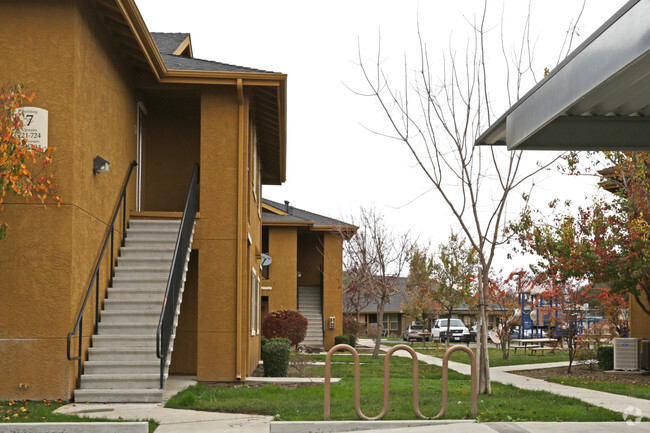 Building Photo - The Village At Chowchilla