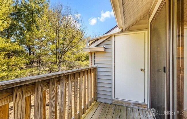 Building Photo - 2310 Ravens Crest Dr