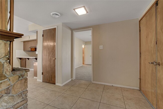 Building Photo - 5649 Sheila Ave