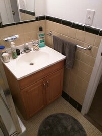 Building Photo - 1 BDRM APARTMENT FOR RENT.