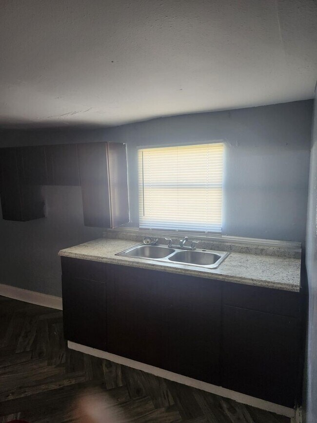 Building Photo - 1707 Reynolds Rd