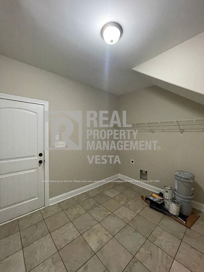 Building Photo - 904 Rainbow Springs Rd