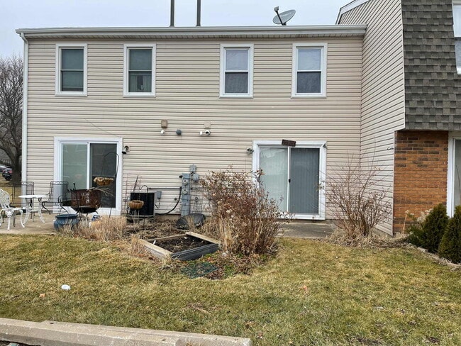 Building Photo - 1674 Shamrock Ct