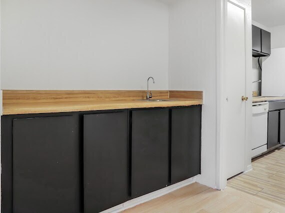 Building Photo - 8323 Wilcrest Dr