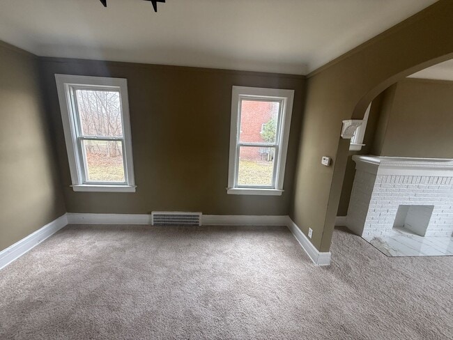 Building Photo - 15512 Mendota St