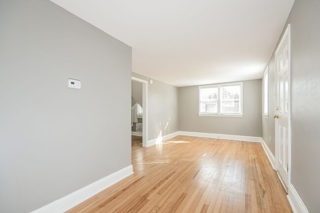 Building Photo - 4 bedroom / 1.5 bath in West Ashley ~ Move...