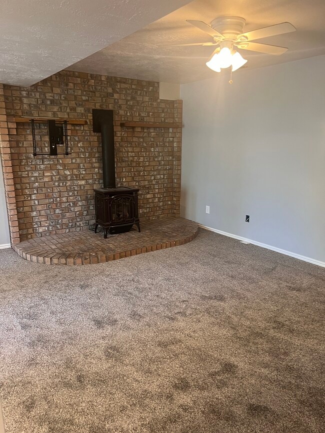 Building Photo - South Weber