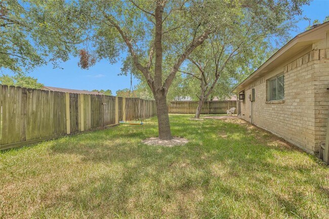 Building Photo - 9810 Kiwi Ln