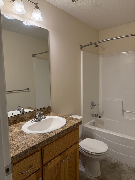Bathroom upper - 1607 15th Ave N