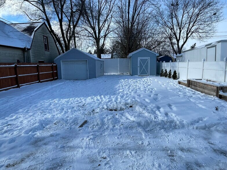 Building Photo - 2450 Gerald Ave