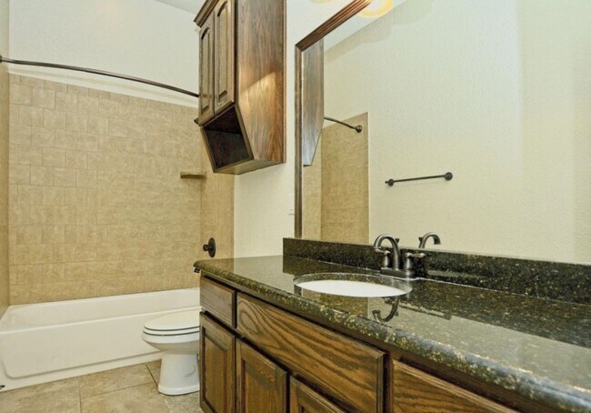 Building Photo - Harker Heights Home With Upgraded Features