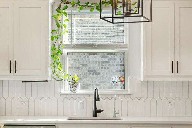 Building Photo - 1016 Calendula Trl