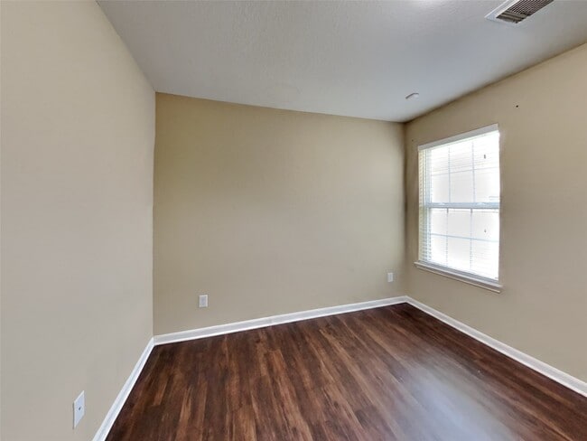 Building Photo - 6907 Oleander Grove Way