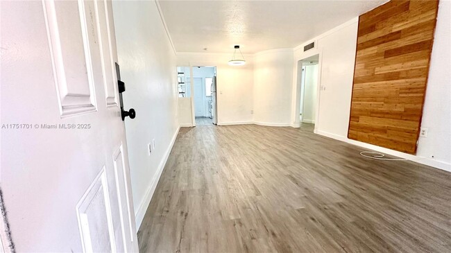 Building Photo - 3670 SW 10th St