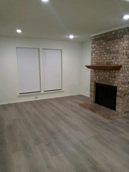 Building Photo - 7530 Kings Ridge Rd