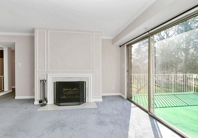 Building Photo - Spacious 2BR/2BA Condo in Prime South Charlotte Location!