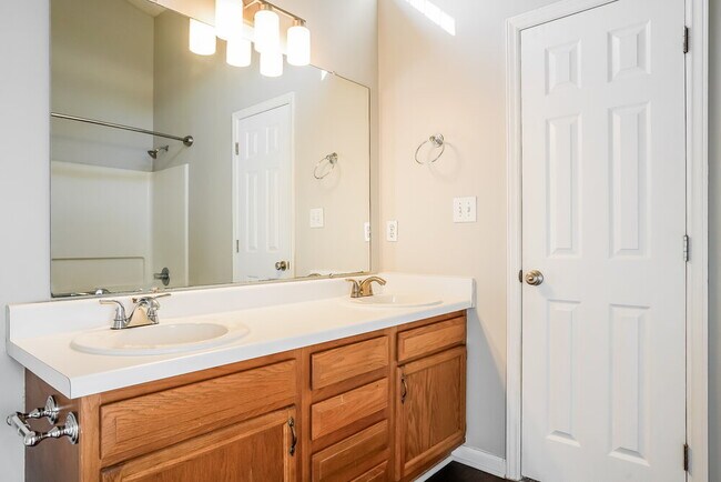 Building Photo - 1501 Poplar Ridge Rd