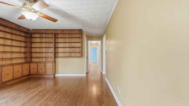 Building Photo - 3 bedroom Cleveland home!